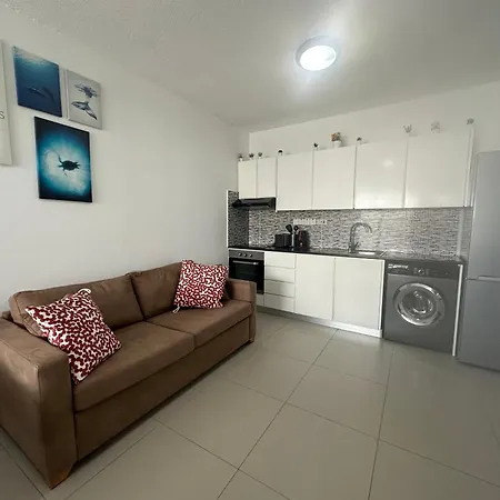 Апартаменти Dene Hollow 2 *
